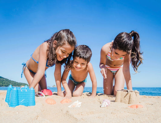 Como proteger os pés dos pequenotes na praia e ou piscina